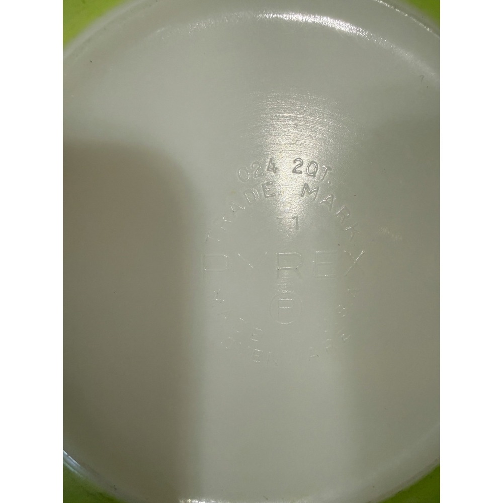 PYREX 024 - VTG Casserole Bowl Lime Green Milk Glass - Made in USA - 2qt - 9" - Picture 7 of 12